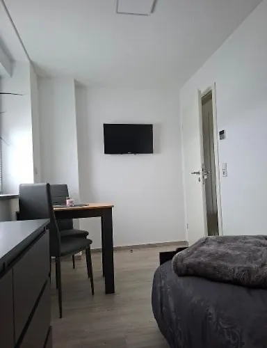 1 Familie Siegl アパート Pouch